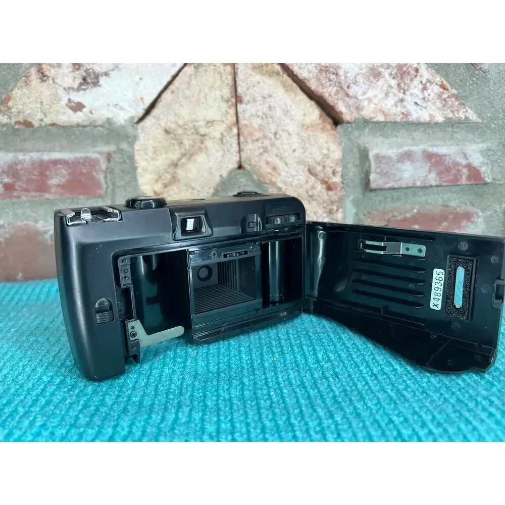 Rikinon 35mm Focus free Camera